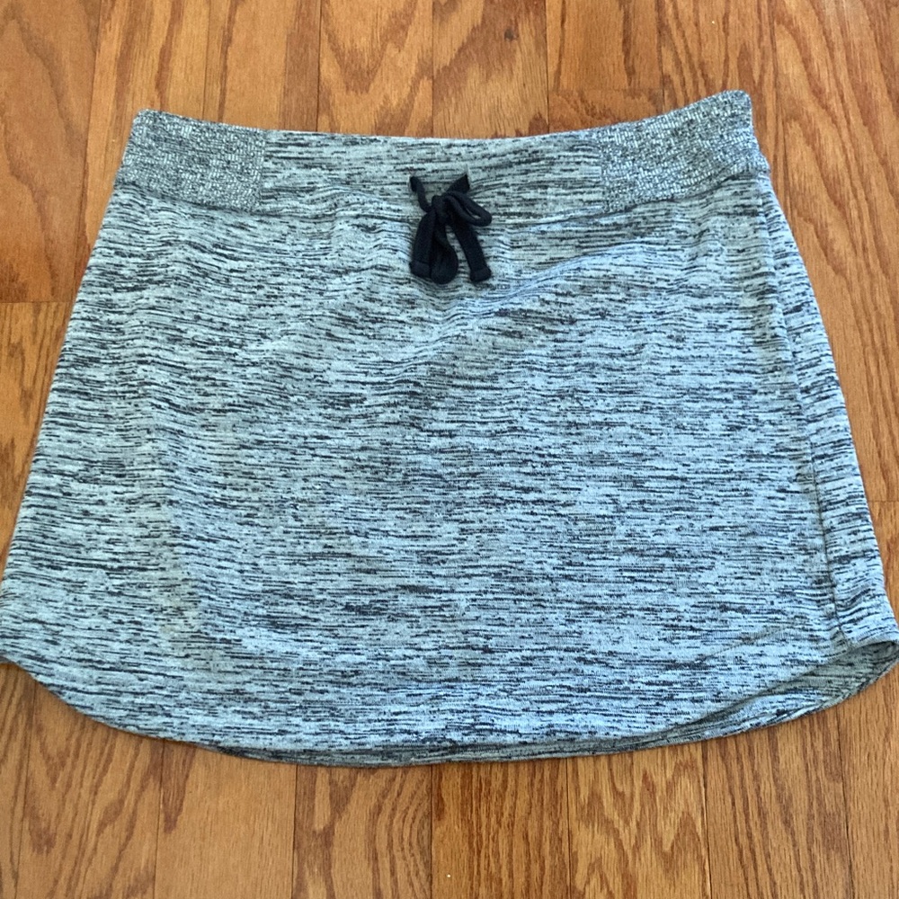 Athleta Heather Gray Min Skirt-Drawstring waist- Back pocket- lightweight- EUC